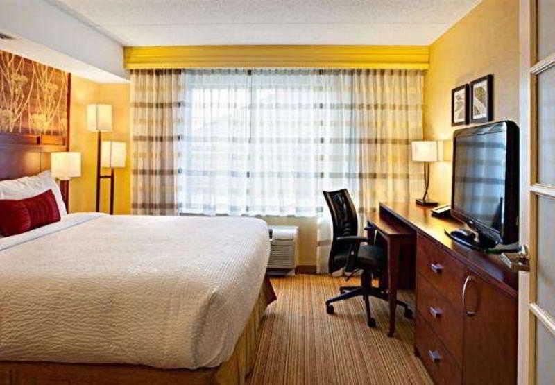 Courtyard By Marriott London Hotel Buitenkant foto