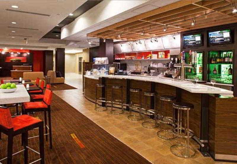 Courtyard By Marriott London Hotel Buitenkant foto