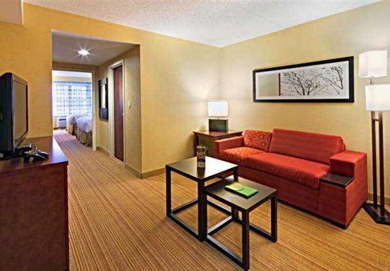 Courtyard By Marriott London Hotel Buitenkant foto