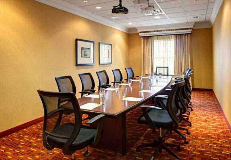 Courtyard By Marriott London Hotel Buitenkant foto