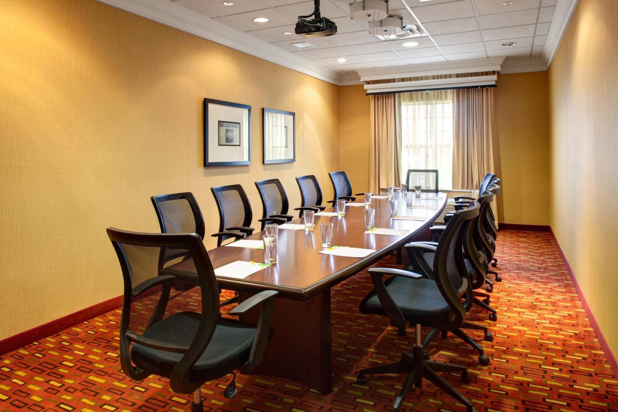 Courtyard By Marriott London Hotel Buitenkant foto