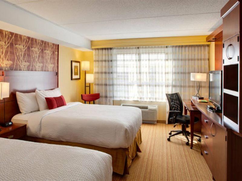 Courtyard By Marriott London Hotel Buitenkant foto