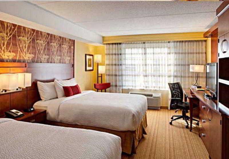 Courtyard By Marriott London Hotel Buitenkant foto